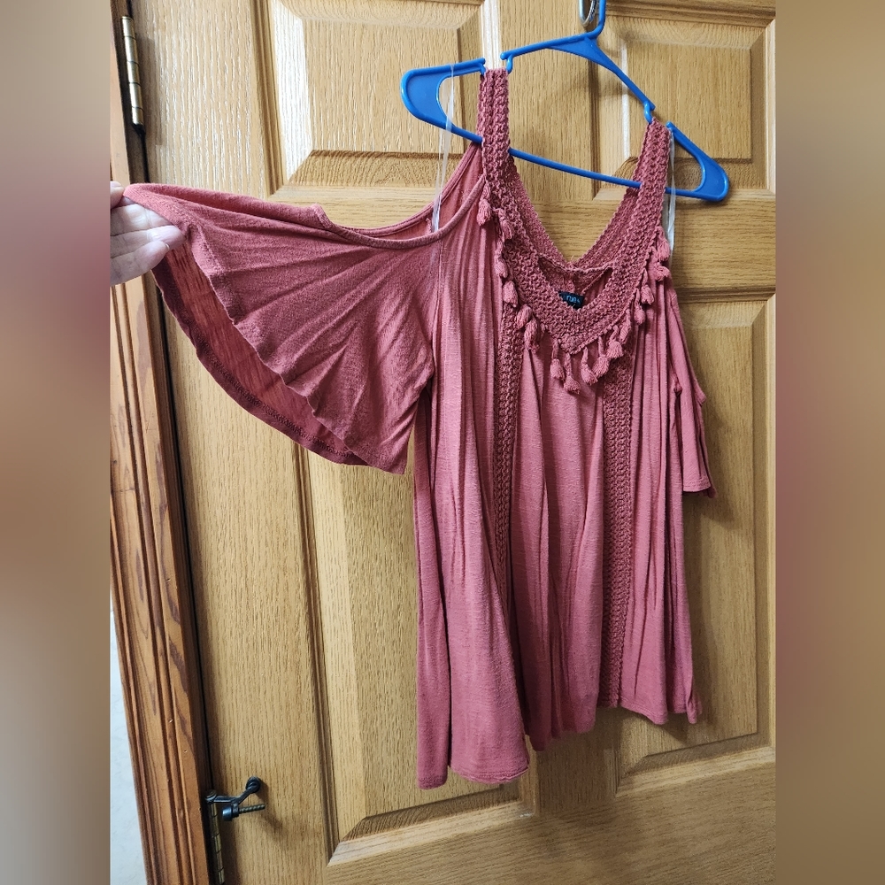 Rue 21 cold shoulder top